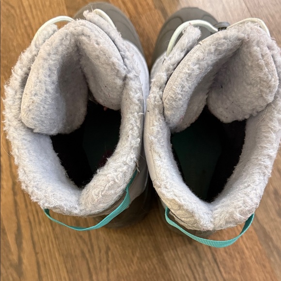 Columbia Women’s Gray and Teal Snow Boots - Picture 6 of 12